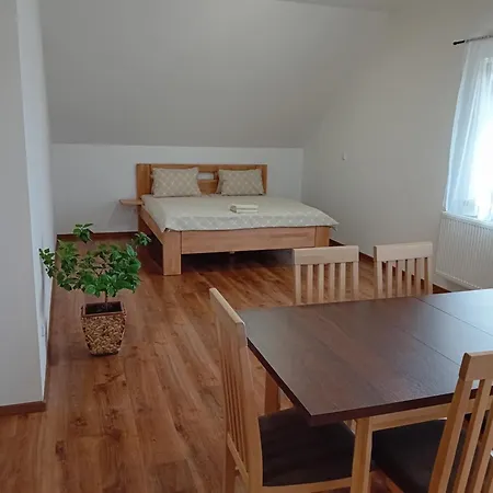 U Hrobky Apartment