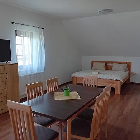 U Hrobky Apartment *